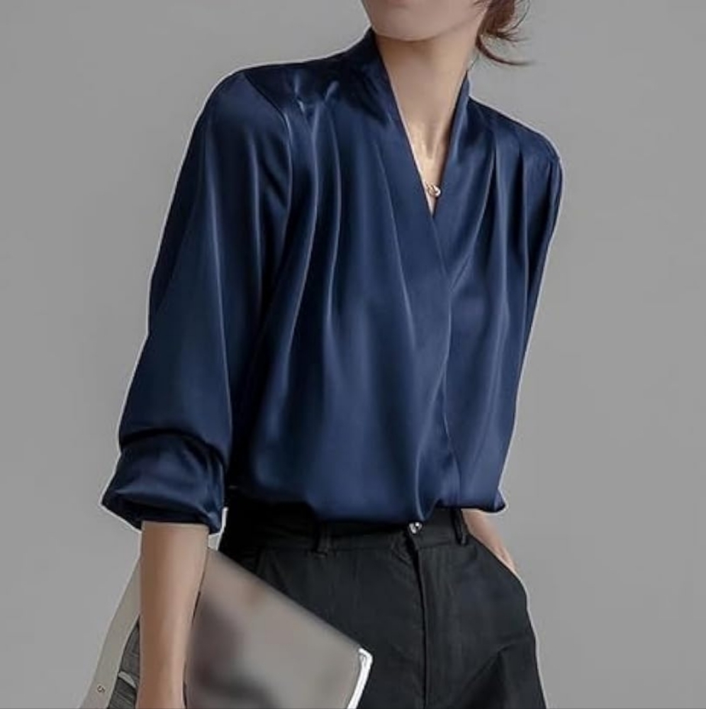 ✨ New York & Company Elegant Navy V-Neck Blouse – Size Small (NWT)
